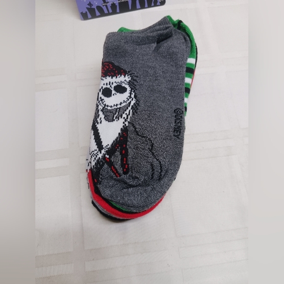 Nightmare Before Christmas Socks 4-10 / 16 Pair-No Show / & Pin Set - Picture 7 of 9